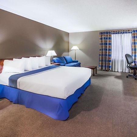 Days Inn By Wyndham Midland Eksteriør billede