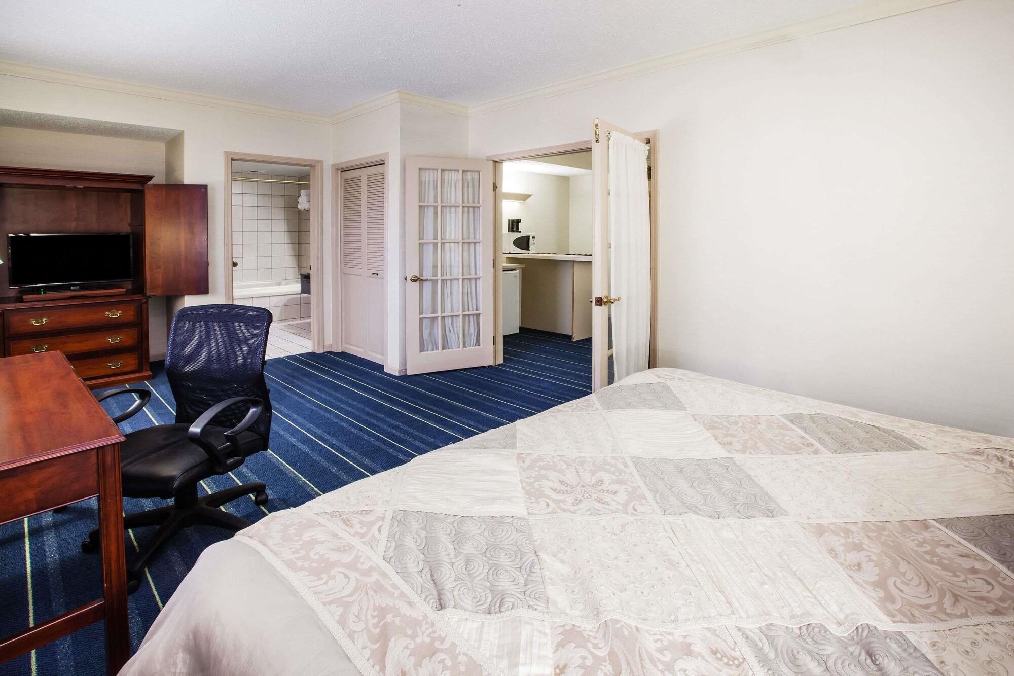 Days Inn By Wyndham Midland Eksteriør billede